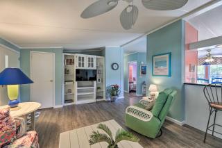 Atlantic Beach Home with Decks and Fire Pit - Atlantic Beach - 6