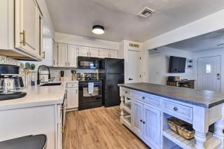 Downtown Gilbert Home with Fenced Yard and Fire Pit! - Gilbert - 2