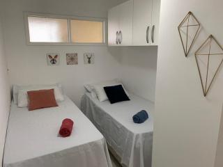 Apto na Av Brasil frente ao shopping,4min da praia - Balneário Camboriú - 1