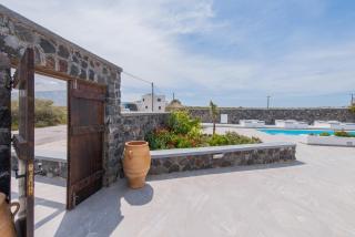 Golden Sunrise Suites in Santorini - Kamari - 4
