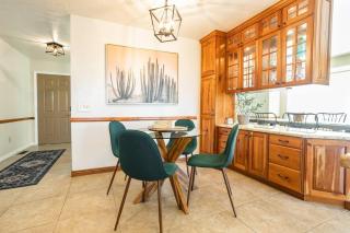 Spacious Stay near Airport, Downtown & Ski Resorts - 4