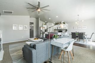 Spacious Cool Springs! Central Nampa 3 Bed - Nampa - 2