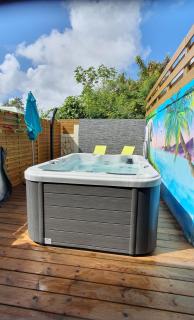 "Chez Claudia "charmant logement avec jacuzzi privatif en toute intimité sur belle terrasse extérieure en bois et piscine - Courcelles - 4