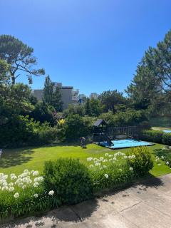 Luna de Mar - cerca del Conrad y parada 7 Playa Brava - 1