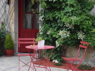 Grange rénovée avec jardin arboré, idéale pour séjours en famille ou entre amis, à Deneuille-les-Mines - FR-1-489-408 - Deneuille-les-Mines - 1