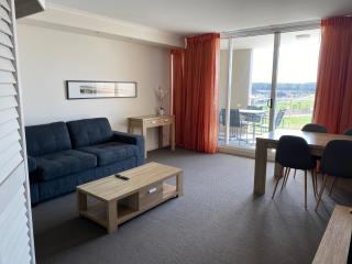 Pelican Waters Resort One Bedroom Apartment - 4