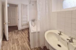 Bright Double Bedroom in King's Cross St Pancras Eurostar - 3