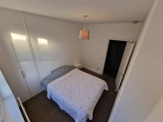 Bright Double Bedroom in King's Cross St Pancras Eurostar - 4