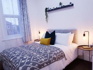 The Birchington - 3 Bedroom Apartment & Workspace - Westoe - 4