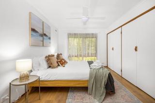 4 Bedroom home by Short & Long Stays - Belmont - 4