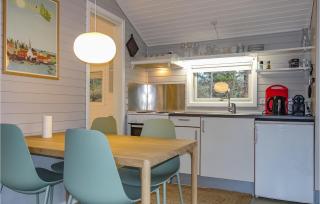 A Nice Home In Nexø With 2 Bedrooms And Wifi - Neksø - 6