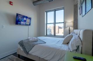 South Loop Chicago 2BR Retreat with Skyline View and Optional Parking for 8 guests Near McCormick Place and Soldier Field - 4