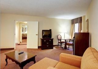Best Western Plus Raleigh Crabtree Valley Hotel - 7