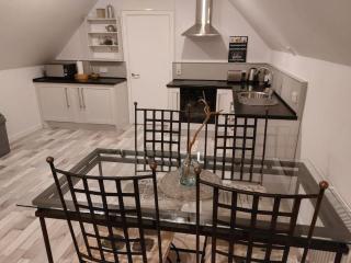 Stunning apartment set in private native woodland - 5