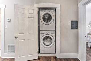 Newark Townhome Near Airport - Pet Friendly! - 2