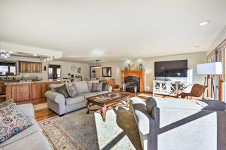 Hot Tub and Shared Dock Lakefront Grove House - 7