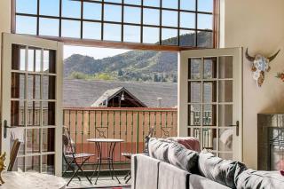 The Owl's Nest @ Manitou: Mtn Views on Main Street - Manitou Springs - 9