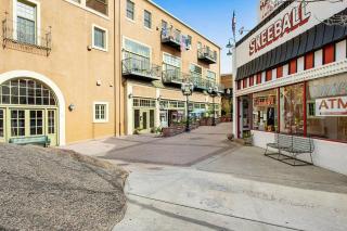 The Owl's Nest @ Manitou: Mtn Views on Main Street - Manitou Springs - 1