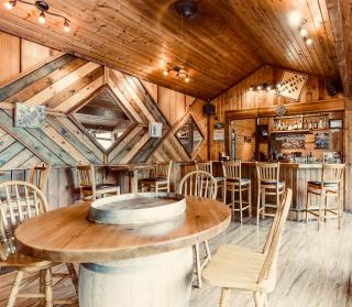 The Lindsay Lodge - - 1