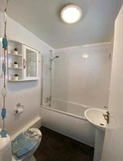 CONTRACTORS sleeps 4 - excellent road links free parking and wifi - Nuneaton - 2