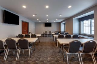 Best Western Plus Woodstock Inn & Suites - 3