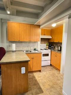 Parlor Suite in Heritage Manor, Fairfield, near DT - Victoria - 7