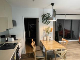 Super Luxury 2 bedroom Apt Well Furnished with Marvellous Views Convenient Location 1 Free Parking - 6