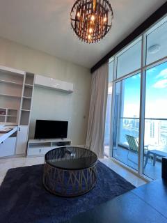 Beautiful Studio in Bayz Towers by Danube, Business Bay - 1