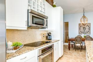 Diamond Beach Resort Seawall Stunner - Galveston - 2