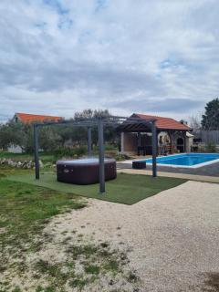 Olive Tree House with Jacuzzi, WiFi and 40m2 pool - Širitovci - 3