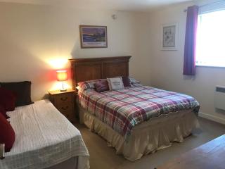 Great Offer 2 bed Tenby flat free parking - 7