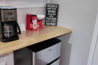 Guest House with Private Entrance- walk to Downtown Noblesville - Noblesville - 3