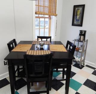 Riverfront Loft Apt A - 8