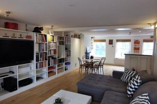 Spacious 2 Bedroom Apartment in the heart of Soho. - London - 0