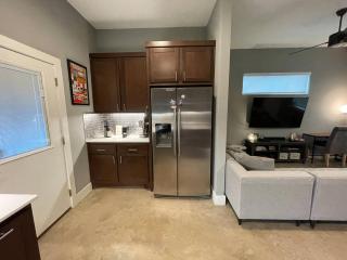 Modern Home In North-central Austin - 4