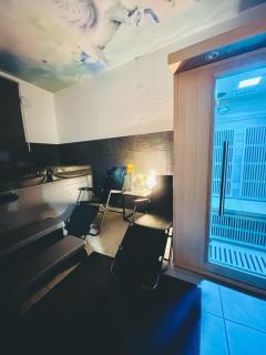 London Luxury Apartment with Private Jacuzzi Hot tub & Sauna - 2