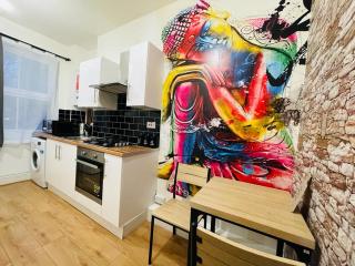London Luxury Apartment with Private Jacuzzi Hot tub & Sauna - 9