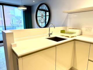 Super Modern New 2 Bedroom Apartment - Next to the Beach - Great Location - Fast WiFi - Smart TV - sleeps up to 4! Close to Purbeck, Corfe Castle, Sandbanks, Poole & Bournemouth - 9