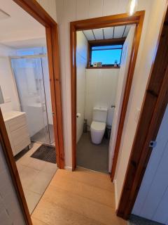 The Hideaway - Lake Views I Ski & Bike Storage I Central Jindabyne I Free WiFi I BBQ I Parking - Jindabyne - 3