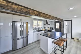 Hilltop Oasis with Sweeping Landscape Views - 8