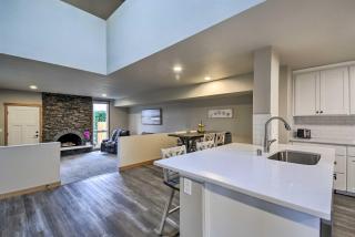 Luxurious Tacoma Retreat with Quartz Countertops! - 6