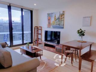 CBD High level City View 1BR Apt Free parking - Canberra - 0