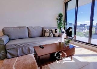 CBD High level City View 1BR Apt Free parking - Canberra - 3