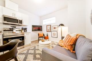 Cozy Nordic Utopia, Bsmt Suite near WEM & DT, King Bed, WiFi - 6