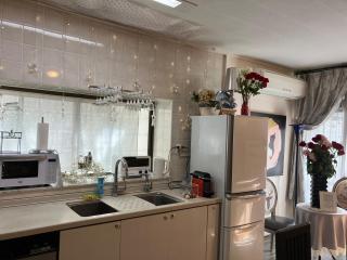 囲炉裏風広々モダンリビングと1ベッドルーム家族で泊まれる都会のロングステイ向きルームにサービスパーキング付き新着情報バスルームとトイレ改装 - 1