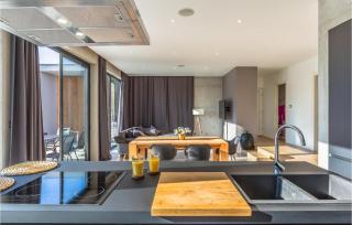 Gorgeous Home In Katuni - 1
