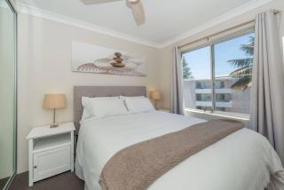 Sparkling water views over Shoal Bay beach - Shoal Bay - 3