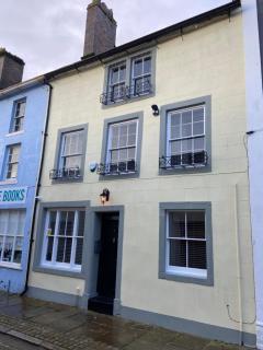 6 Church Street, Whitehaven - Perfect deployment location for Coast to Coast cyclists & hikers - Whitehaven - 0