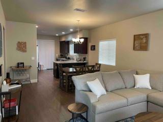 Family friendly 4-bdrm 3.5 bath w guest suite - Flagstaff - 0
