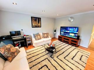Awesome Home in suburb Washington DC near Airport with WiFi and Parking - Herndon - 0